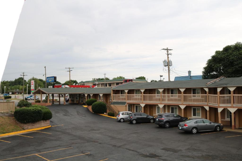 Battlefield Inn Springfield image