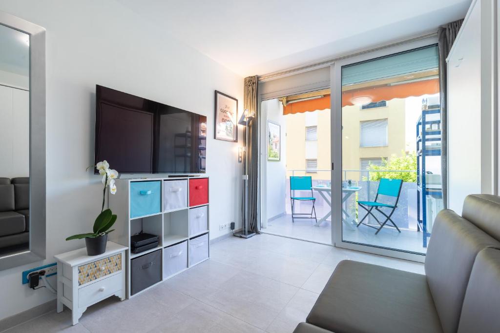 Beautiful studio near sea (free parking) photo 1