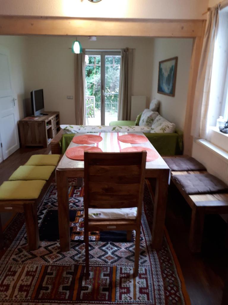 Holzhaus mit grüner Aussicht zum Erholen photo 3