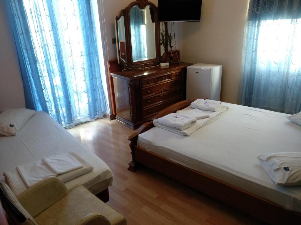 Трехместный (Классический трехместный номер), Diethnes Hotel