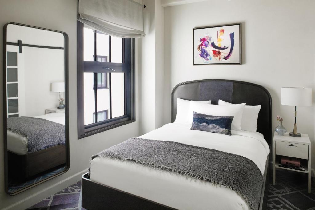 Двухместный (Номер с кроватью размера «queen-size»), Hotel Figueroa, Unbound Collection by Hyatt