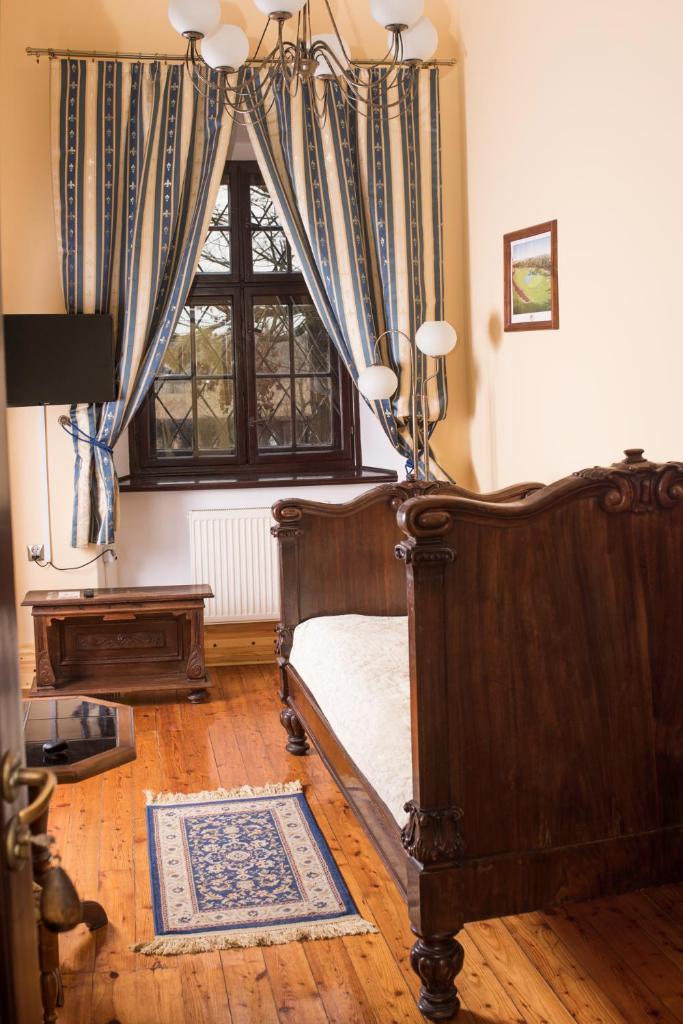 Одноместный (Одноместный номер), Pałac Krobielowice