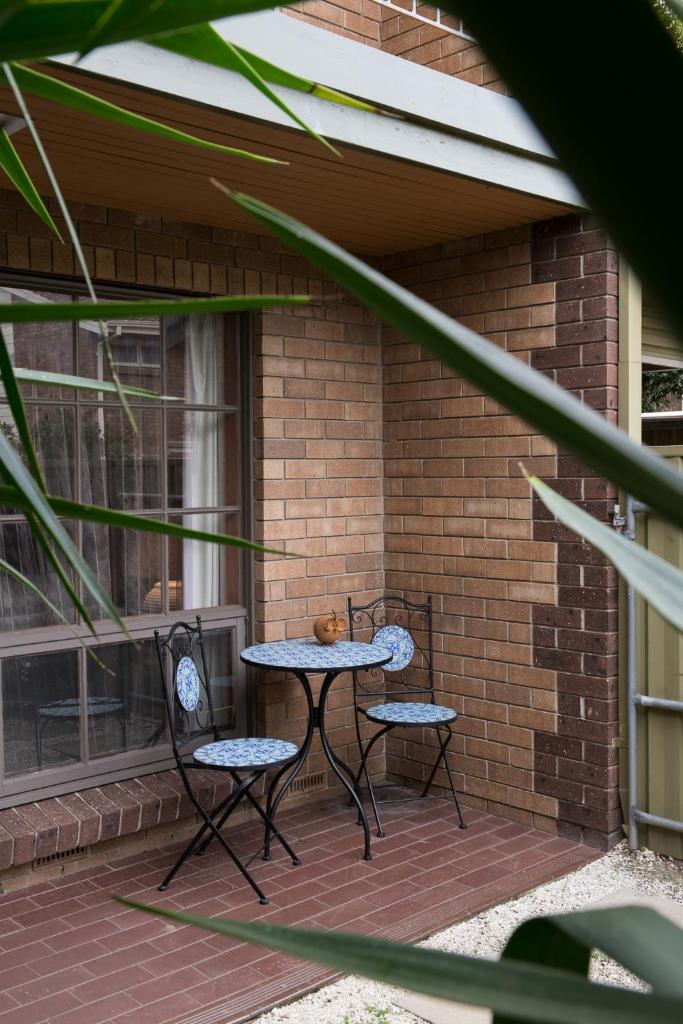 Glenelg North " Home Away From Home" photo 1