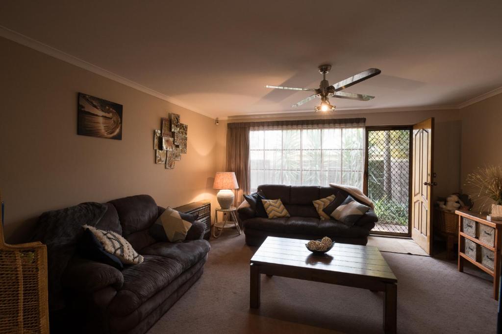 Glenelg North " Home Away From Home" photo 3
