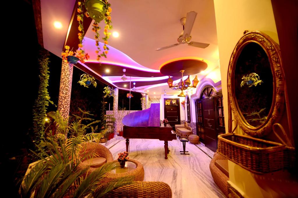 Двухместный (Двухместный номер с 1 кроватью и гостиной зоной), Aman Homestay