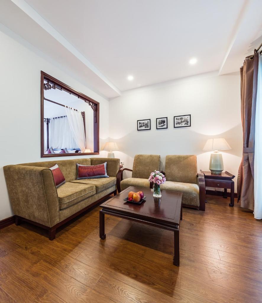 Сьюит (Люкс с кроватью размера «king-size» и балконом), La Dolce Vita Hanoi Hotel