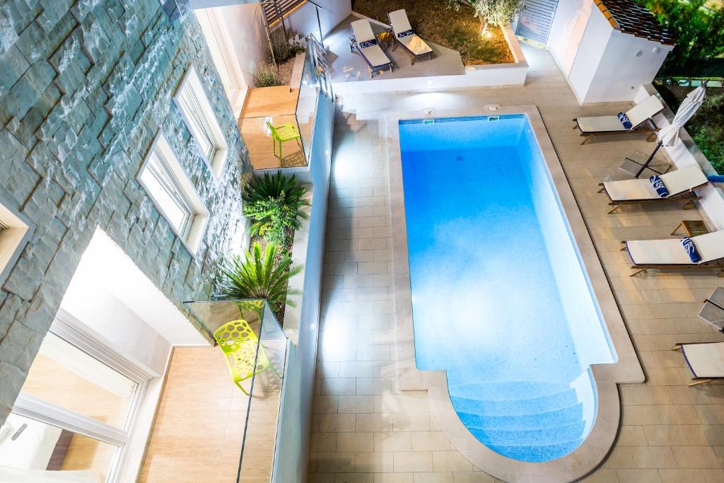 Villa Blanka Bol save 15 percent on Split-villas com