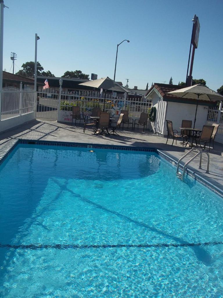 Holiday Motel Oakdale image