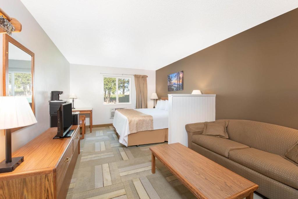 Travelodge by Wyndham Spearfish image