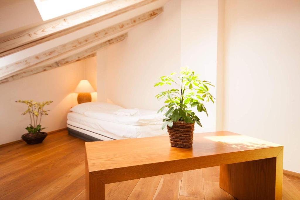 Апартаменты (Апартаменты в мансарде с 2 спальнями), Апартаменты Kozna Loft