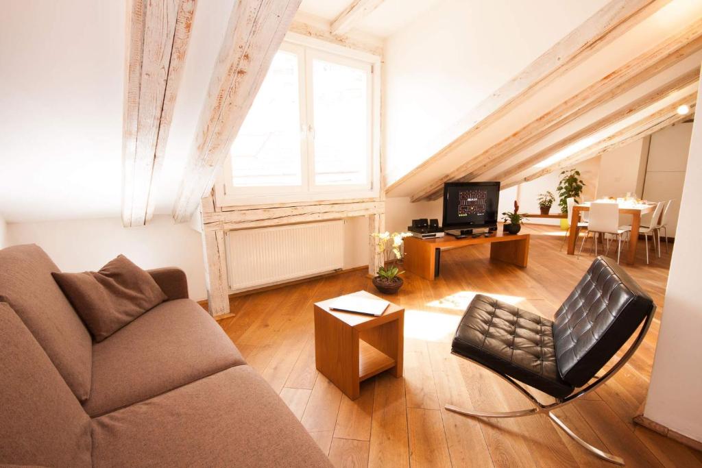 Апартаменты (Апартаменты в мансарде с 2 спальнями), Апартаменты Kozna Loft