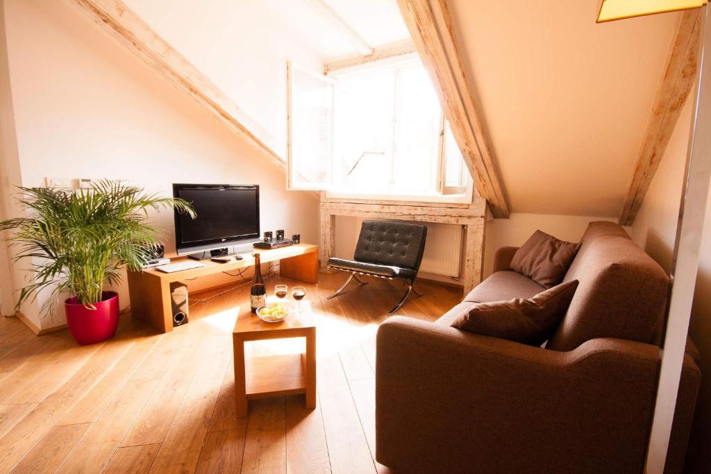 Апартаменты (Апартаменты в мансарде с 2 спальнями), Апартаменты Kozna Loft