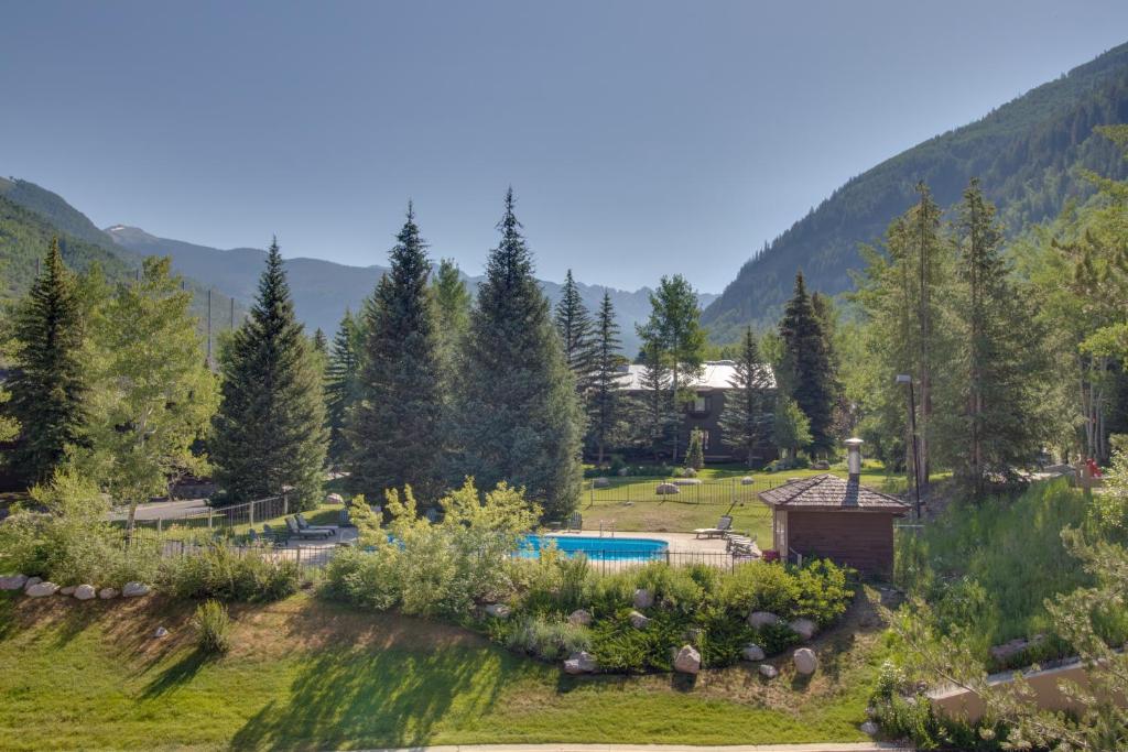 Cozy Mountain Getaway photo 3