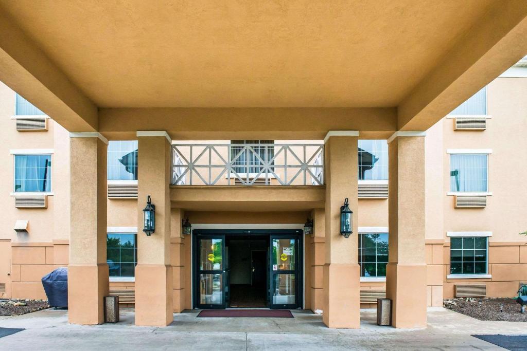 Comfort Inn Meadowlands image