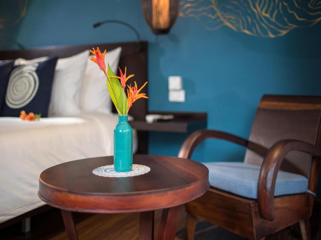 The Blue Alcove Hotel