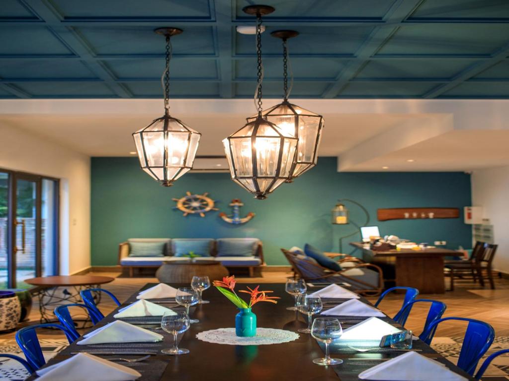 The Blue Alcove Hotel