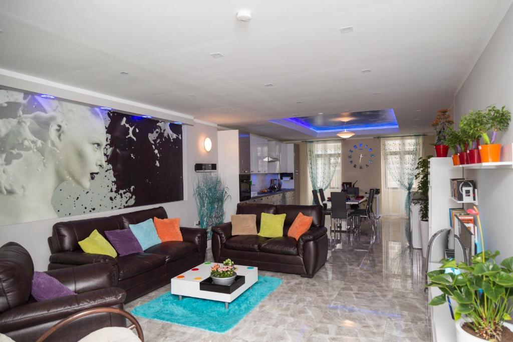 Azure Apartment photo 3