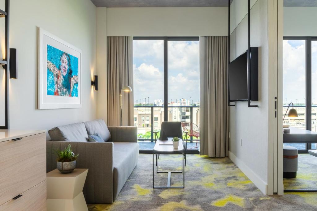 Трехместный (Люкс с 1 спальней), Hyde Suites Midtown