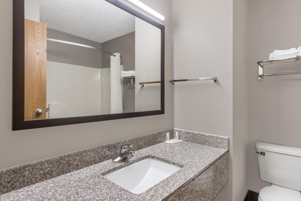 Super 8 by Wyndham West Plains photo 4