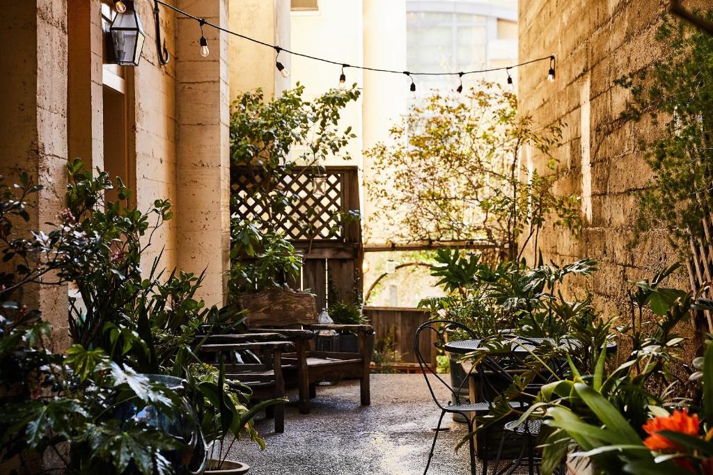 Petite Auberge image