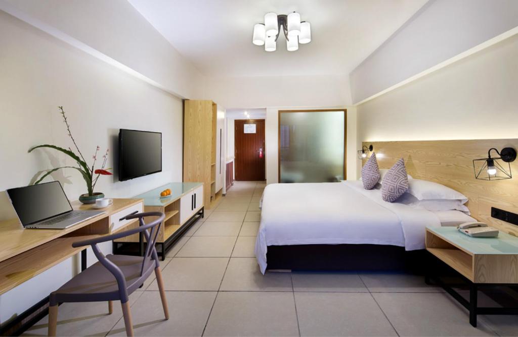 Двухместный (Номер Делюкс с кроватью размера «queen-size»), J Hotel ( Natural Hot Spring)