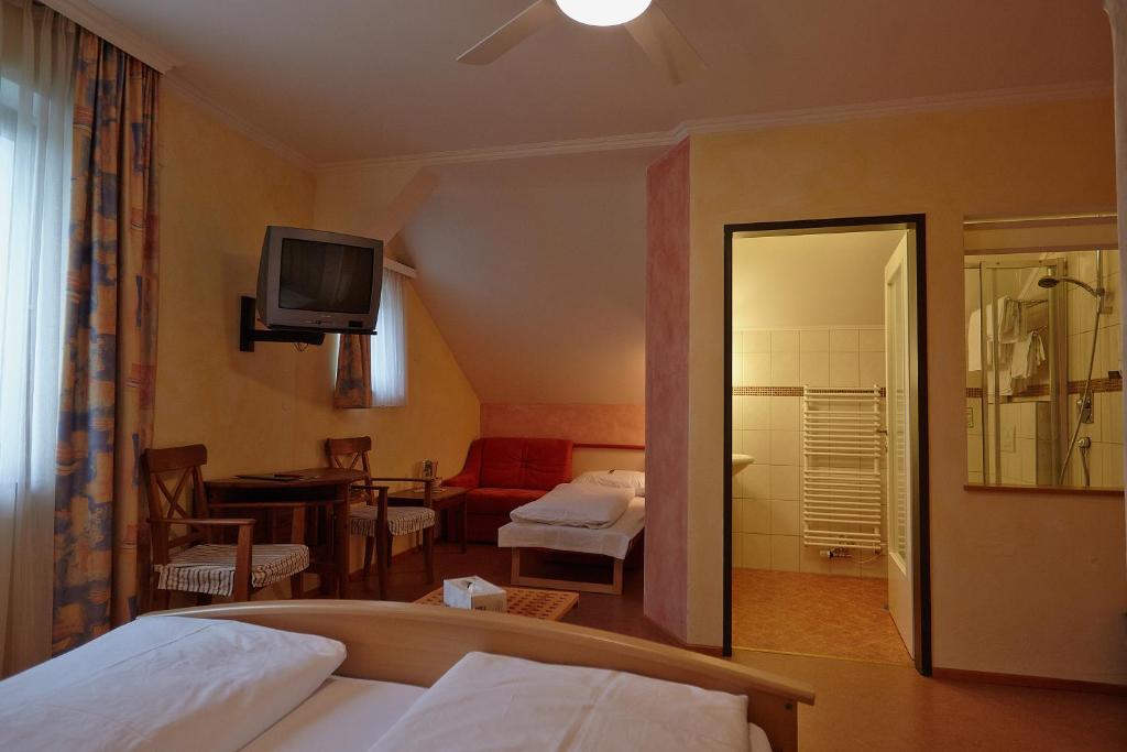 Трехместный (Трехместный номер), Hotel Restaurant Itzlinger Hof