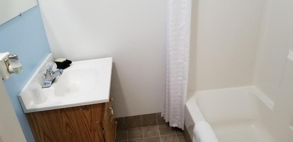 Deep Water Inn Room Type - Twin Room
