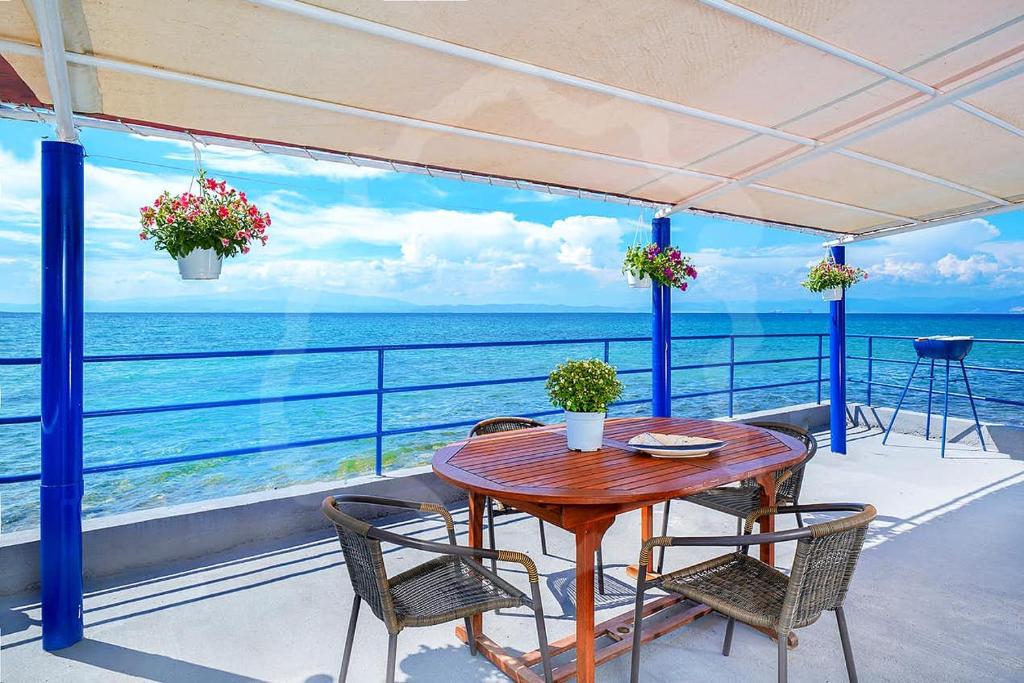 Avgoustos Beach House photo 4