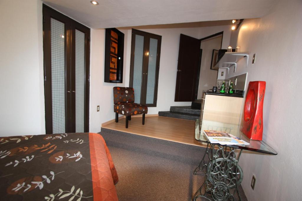 Сьюит (Полулюкс), Aztic Hotel and Executive Suites