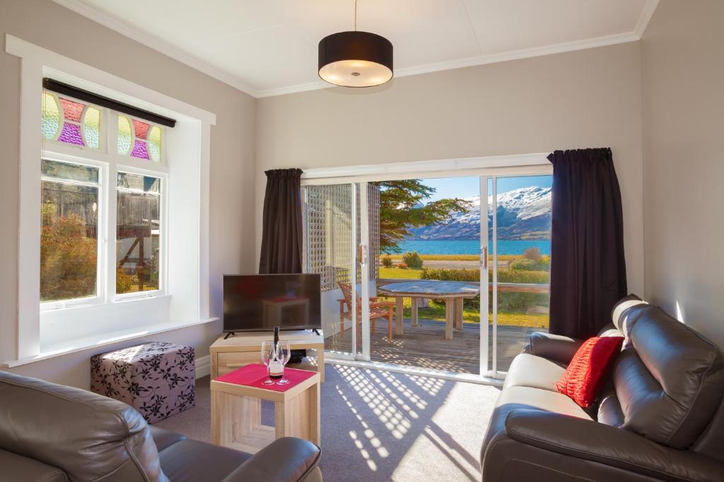 Kingston Villa photo 2