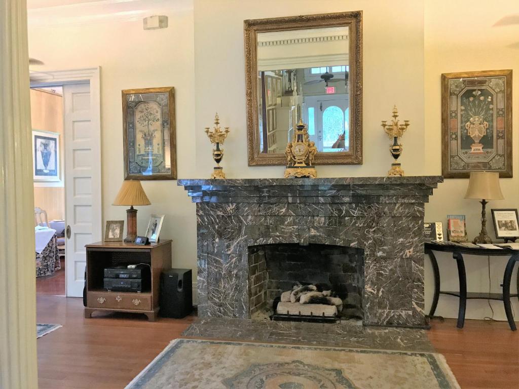 Historic Michabelle Inn photo 4