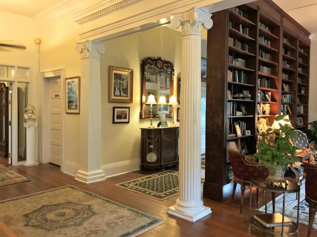 Historic Michabelle Inn photo 2