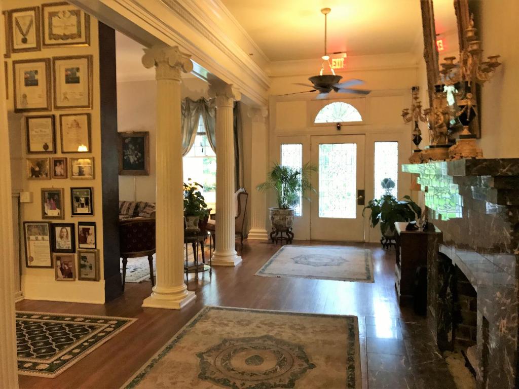 Historic Michabelle Inn photo 1
