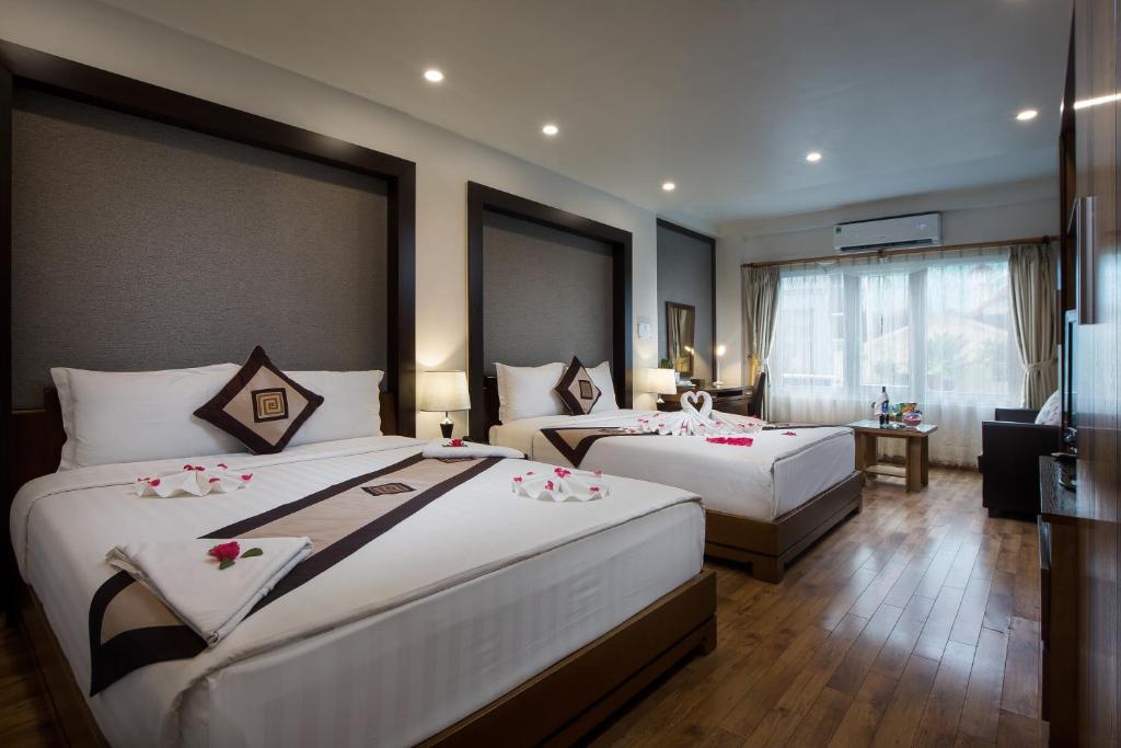 Khách sạn Splendid Star Grand