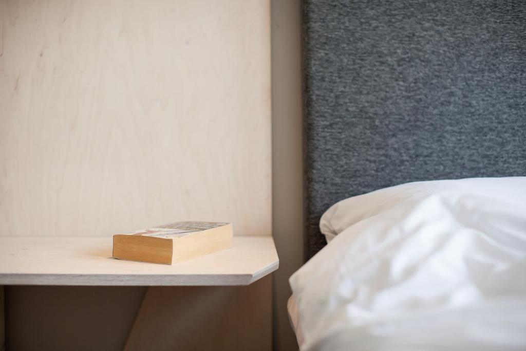 Двухместный (Небольшой двухместный номер с 1 кроватью (140 см)), Moment Hotels
