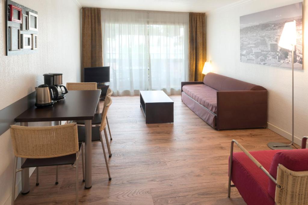 Апартаменты (Апартаменты с 1 спальней и видом на город (для 4 взрослых)), Aparthotel Adagio Nice Promenade des Anglais