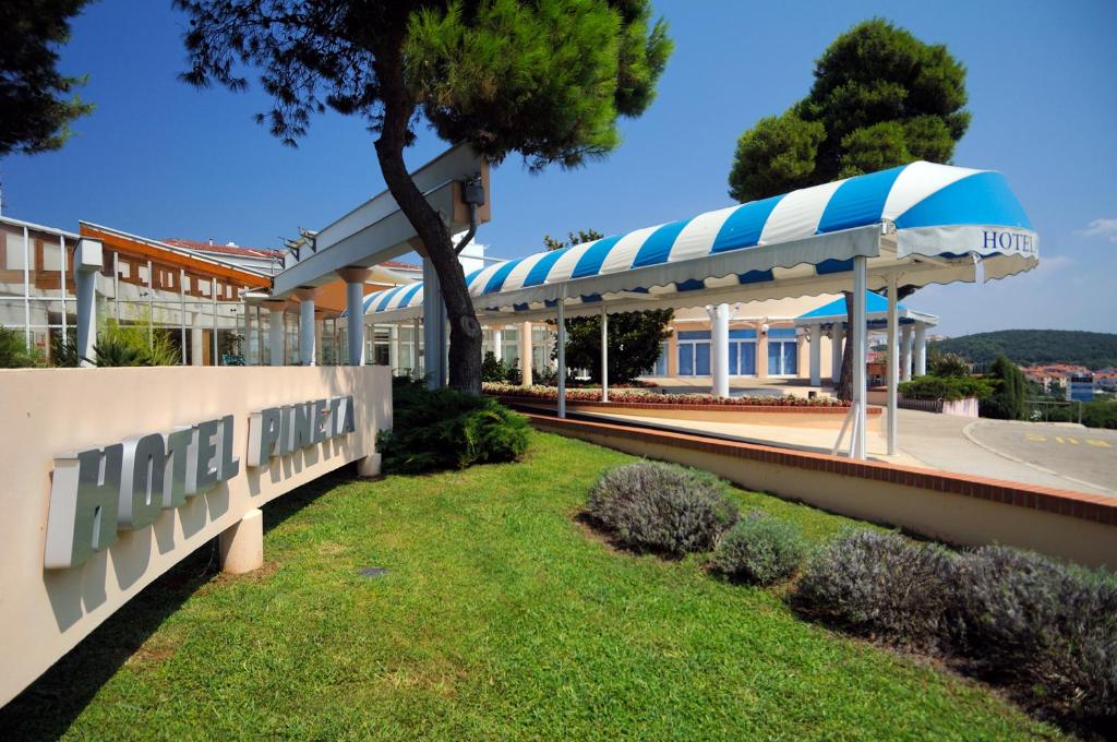 Maistra Select Pineta Hotel photo 2
