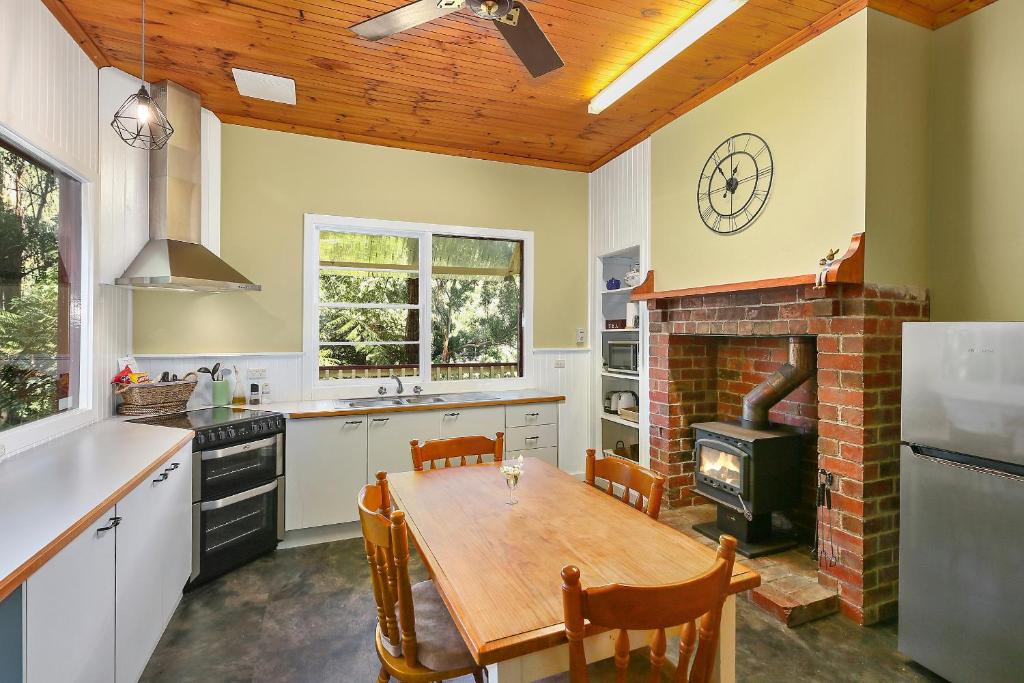 Charnwood Cottages in Warburton photo 3