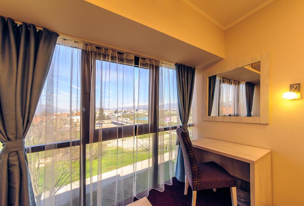 Двухместный (Улучшенный двухместный номер с 1 кроватью), Philia Hotel