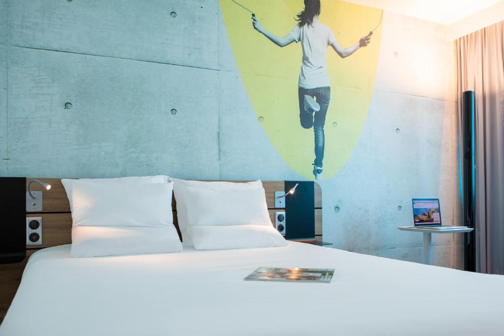 Двухместный (Улучшенный двухместный номер с 1 кроватью и диваном), Novotel Wrocław City