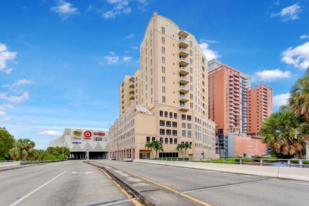 Dadeland Towers by Miami Vacations image
