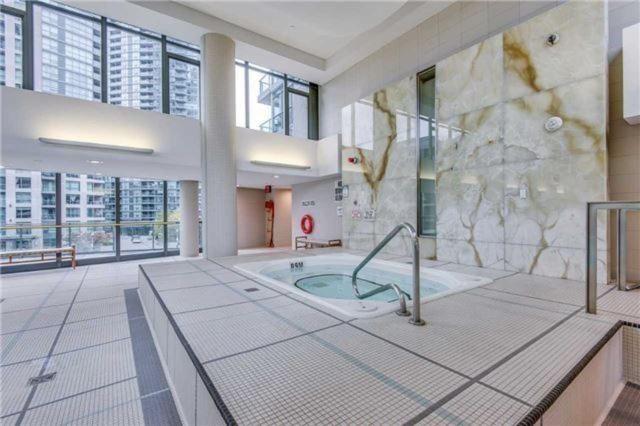 Lakefront living Downtown Toronto - Free Parking and Gym photo 2