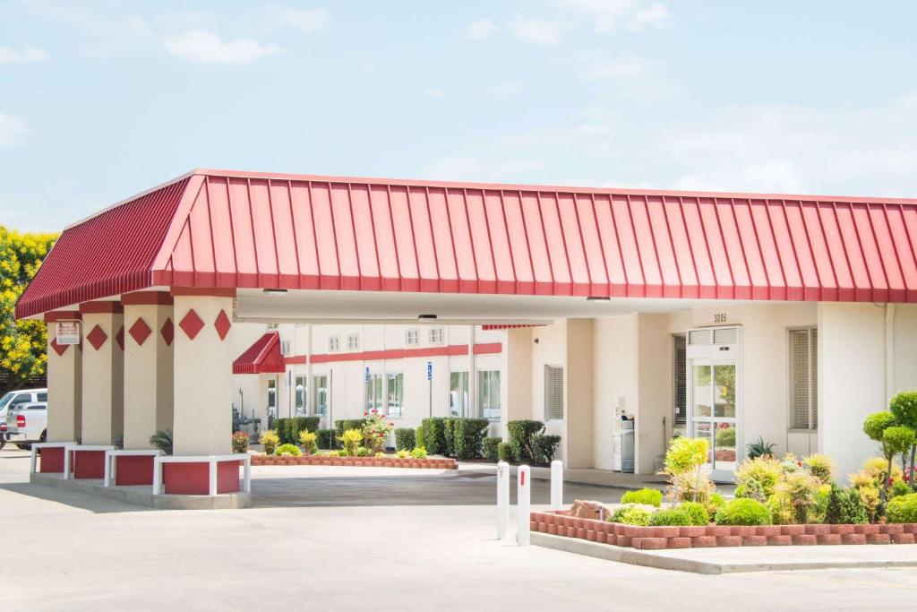 Ramada by Wyndham Enid image