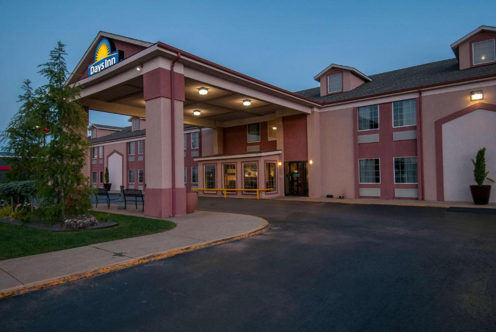 Days Inn by Wyndham Pauls Valley photo 2