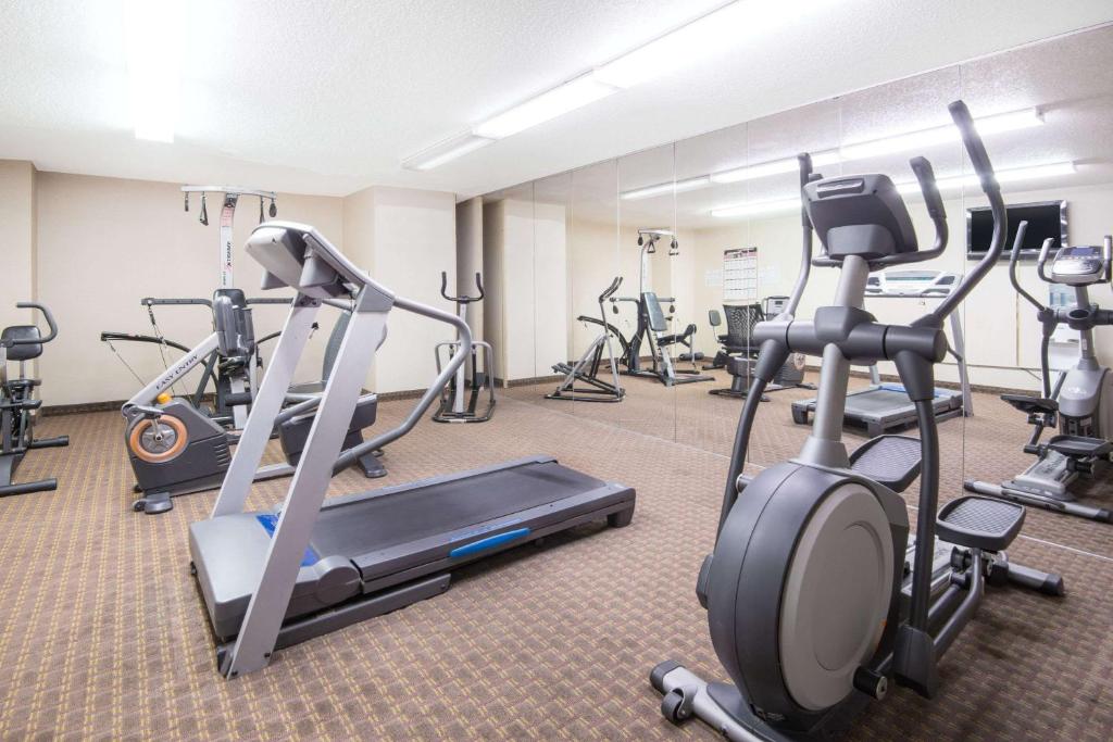 Ramada by Wyndham Enid photo 4