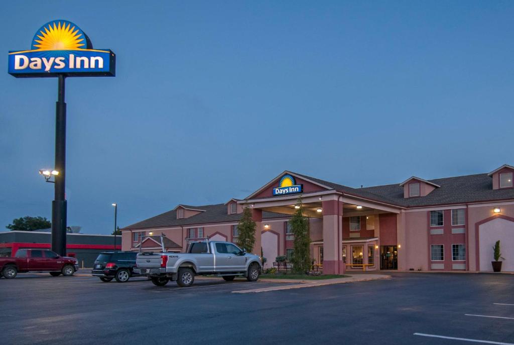 Days Inn by Wyndham Pauls Valley photo 3