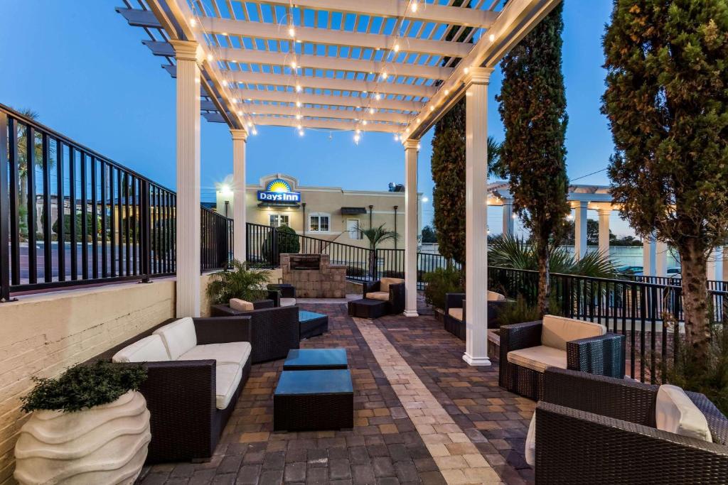 Days Inn by Wyndham Pensacola - Historic Downtown photo 3