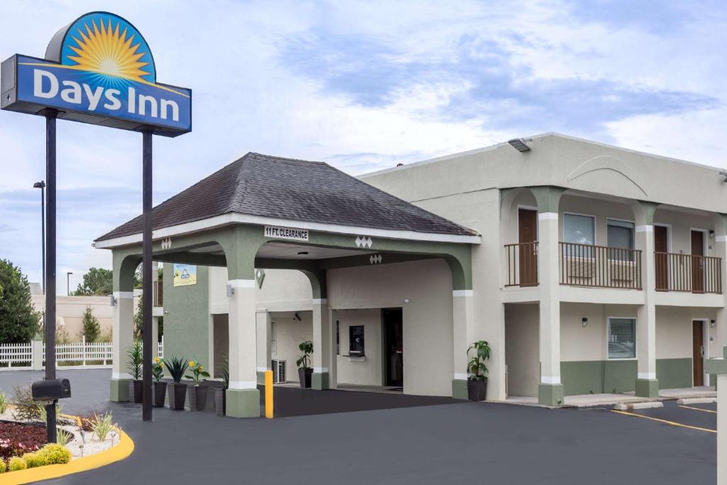 Days Inn by Wyndham Goose Creek image