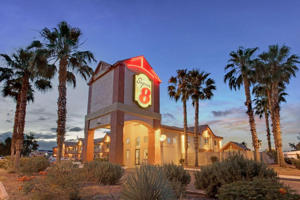 Super 8 by Wyndham Tucson/Grant Road Area AZ image
