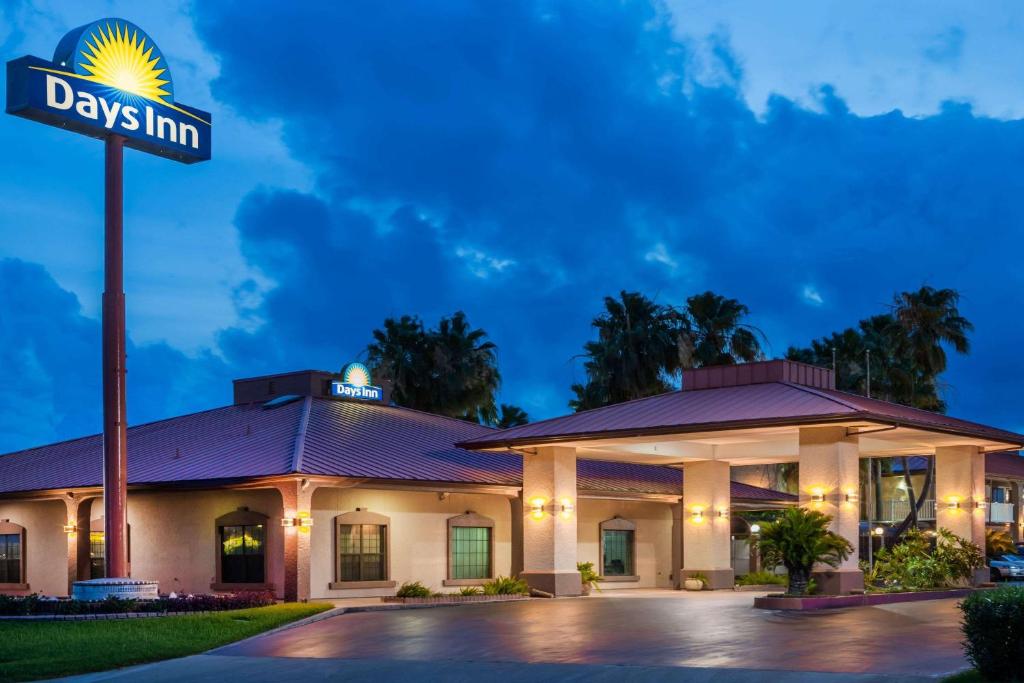 Days Inn by Wyndham Portland/Corpus Christi image